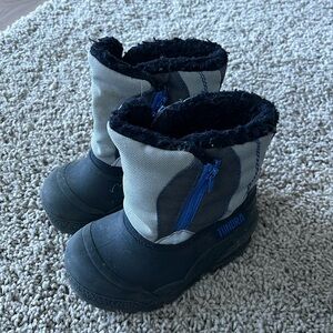 Snow boots - size 5